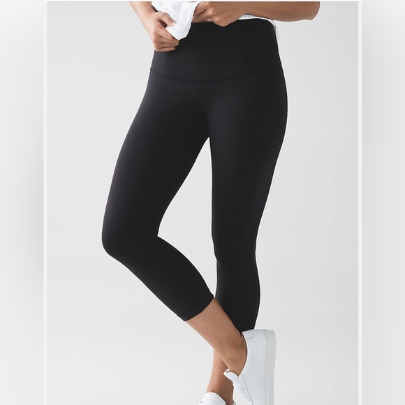 lululemon athletica Pants - Lululemon Athletica Black Wunder Under HighRise 7/8 Tight
